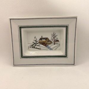 Estée Lauder 1978 Porcelain Soap Dish W/ Farmhouse Winter Design